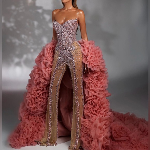 Dresses - Picture 3 of 3